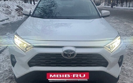 Toyota RAV4, 2020 год, 3 300 000 рублей, 2 фотография