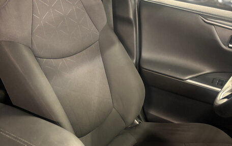 Toyota RAV4, 2020 год, 3 300 000 рублей, 10 фотография