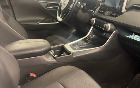 Toyota RAV4, 2020 год, 3 300 000 рублей, 8 фотография