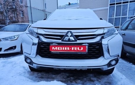 Mitsubishi Pajero Sport III рестайлинг, 2021 год, 3 300 000 рублей, 10 фотография