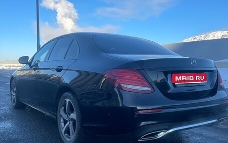 Mercedes-Benz E-Класс, 2020 год, 4 100 000 рублей, 4 фотография