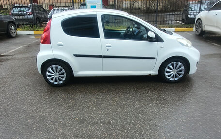 Peugeot 107 I рестайлинг, 2010 год, 470 000 рублей, 4 фотография