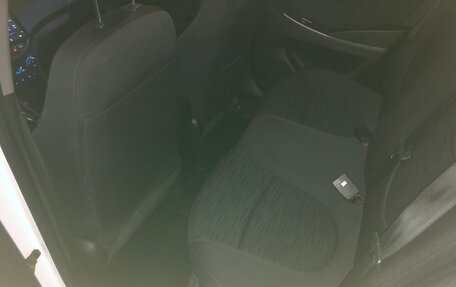 Hyundai Solaris II рестайлинг, 2016 год, 900 000 рублей, 9 фотография