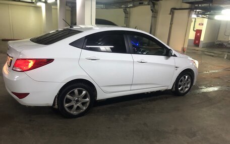 Hyundai Solaris II рестайлинг, 2016 год, 900 000 рублей, 3 фотография