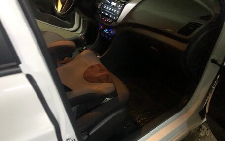 Hyundai Solaris II рестайлинг, 2016 год, 900 000 рублей, 11 фотография