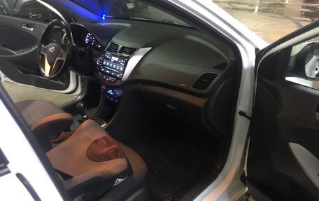 Hyundai Solaris II рестайлинг, 2016 год, 900 000 рублей, 12 фотография