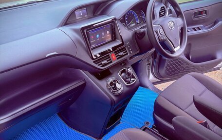 Toyota Noah III, 2015 год, 1 800 000 рублей, 6 фотография