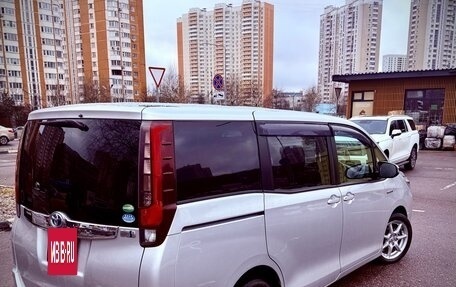 Toyota Noah III, 2015 год, 1 800 000 рублей, 4 фотография