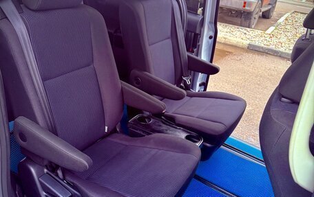 Toyota Noah III, 2015 год, 1 800 000 рублей, 10 фотография