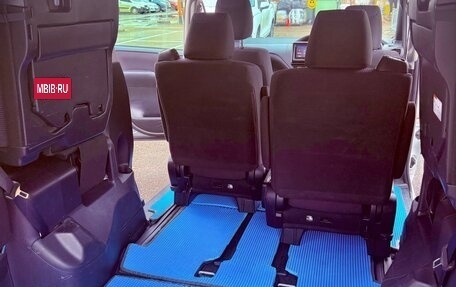 Toyota Noah III, 2015 год, 1 800 000 рублей, 13 фотография