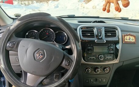 Renault Logan II, 2016 год, 900 000 рублей, 5 фотография