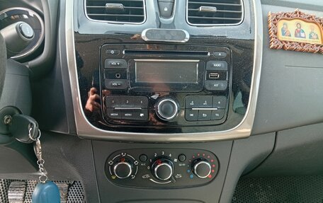 Renault Logan II, 2016 год, 900 000 рублей, 6 фотография