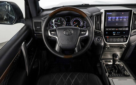 Toyota Land Cruiser 200, 2017 год, 6 779 000 рублей, 11 фотография