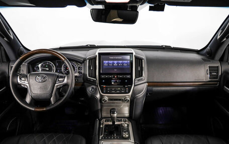 Toyota Land Cruiser 200, 2017 год, 6 779 000 рублей, 10 фотография