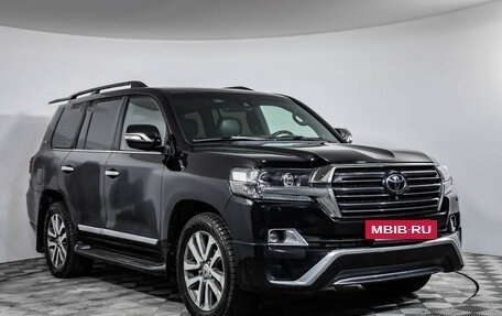 Toyota Land Cruiser 200, 2017 год, 6 779 000 рублей, 3 фотография