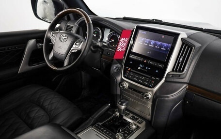 Toyota Land Cruiser 200, 2017 год, 6 779 000 рублей, 9 фотография