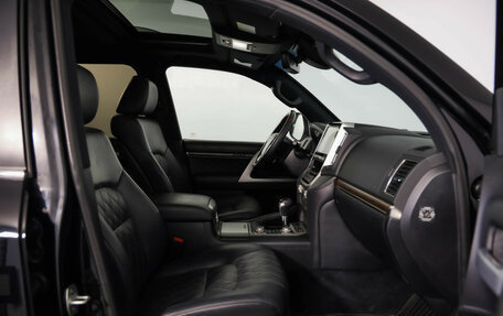 Toyota Land Cruiser 200, 2017 год, 6 779 000 рублей, 30 фотография