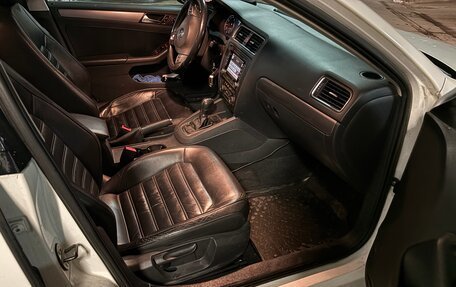 Volkswagen Jetta VI, 2011 год, 730 000 рублей, 7 фотография