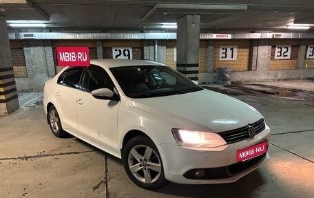 Volkswagen Jetta VI, 2011 год, 730 000 рублей, 2 фотография