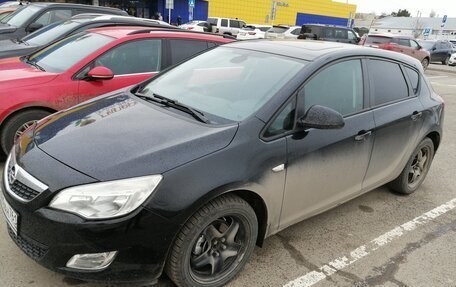 Opel Astra J, 2011 год, 900 000 рублей, 2 фотография