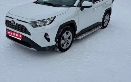Toyota RAV4, 2019 год, 3 580 000 рублей, 3 фотография