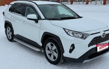 Toyota RAV4, 2019 год, 3 580 000 рублей, 2 фотография