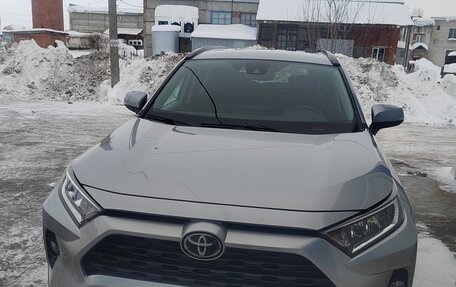 Toyota RAV4, 2020 год, 2 900 000 рублей, 2 фотография