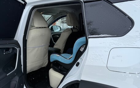 Toyota RAV4, 2019 год, 3 580 000 рублей, 6 фотография