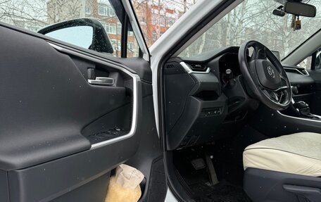 Toyota RAV4, 2019 год, 3 580 000 рублей, 15 фотография