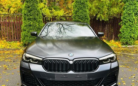 BMW 5 серия, 2021 год, 5 999 000 рублей, 2 фотография