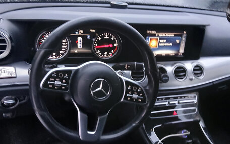 Mercedes-Benz E-Класс, 2019 год, 2 000 000 рублей, 4 фотография