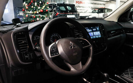 Mitsubishi Outlander III рестайлинг 3, 2022 год, 2 180 000 рублей, 11 фотография