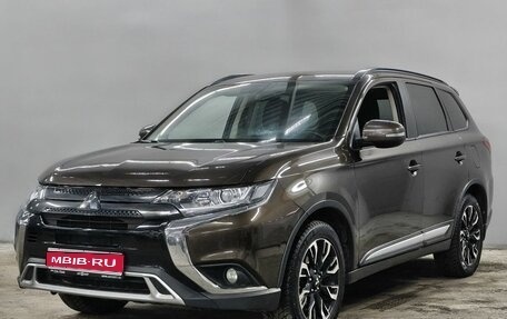 Mitsubishi Outlander III рестайлинг 3, 2021 год, 2 458 000 рублей, 1 фотография
