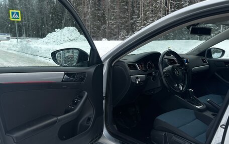 Volkswagen Jetta VI, 2013 год, 1 170 000 рублей, 4 фотография