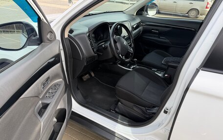 Mitsubishi Outlander III рестайлинг 3, 2019 год, 2 500 000 рублей, 8 фотография