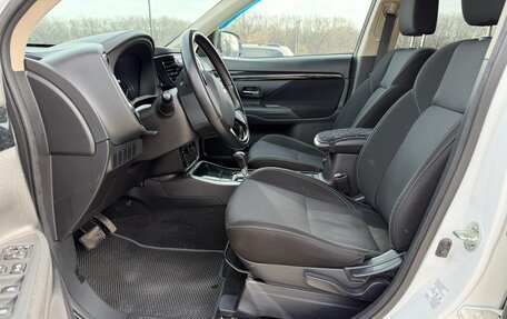 Mitsubishi Outlander III рестайлинг 3, 2019 год, 2 500 000 рублей, 10 фотография