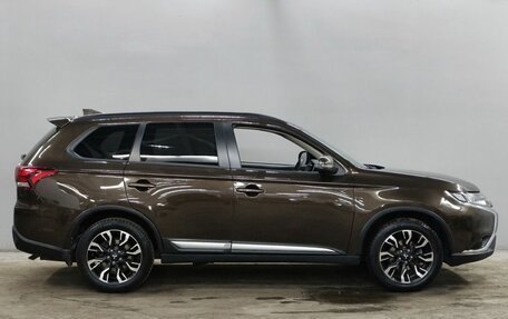 Mitsubishi Outlander III рестайлинг 3, 2021 год, 2 458 000 рублей, 4 фотография