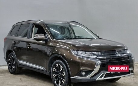 Mitsubishi Outlander III рестайлинг 3, 2021 год, 2 458 000 рублей, 3 фотография