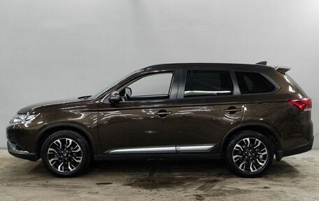 Mitsubishi Outlander III рестайлинг 3, 2021 год, 2 458 000 рублей, 8 фотография