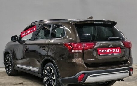 Mitsubishi Outlander III рестайлинг 3, 2021 год, 2 458 000 рублей, 7 фотография