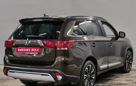 Mitsubishi Outlander III рестайлинг 3, 2021 год, 2 458 000 рублей, 5 фотография