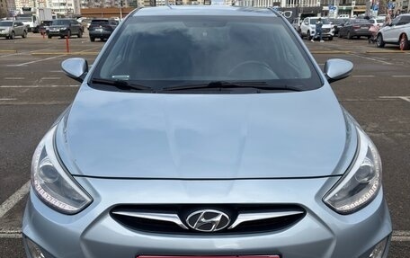 Hyundai Solaris II рестайлинг, 2013 год, 950 000 рублей, 1 фотография