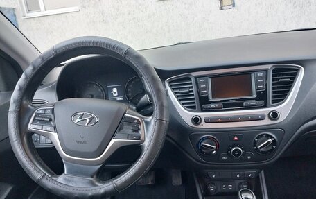 Hyundai Solaris II рестайлинг, 2018 год, 1 265 000 рублей, 13 фотография