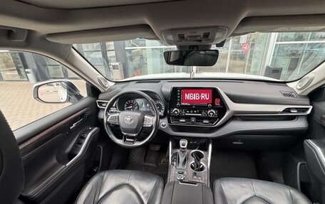 Toyota Highlander, 2020 год, 5 499 000 рублей, 8 фотография