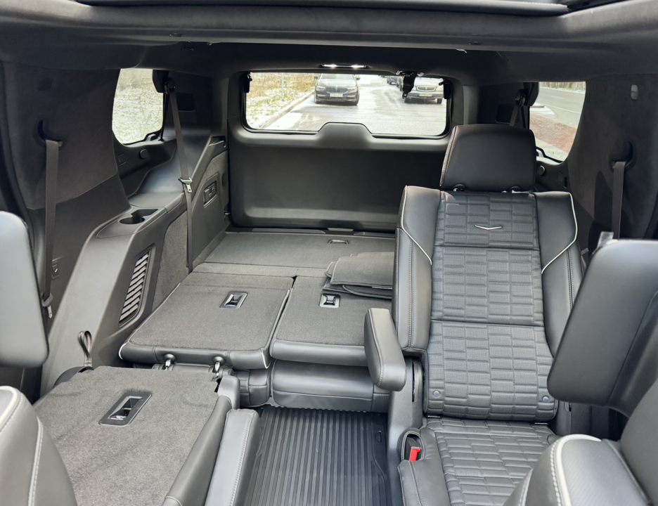 Cadillac Escalade V, 2025 год, 19 990 000 рублей, 11 фотография