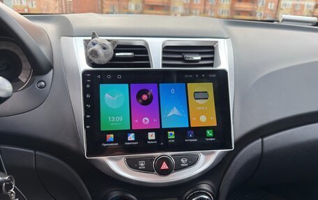 Hyundai Solaris II рестайлинг, 2013 год, 950 000 рублей, 18 фотография