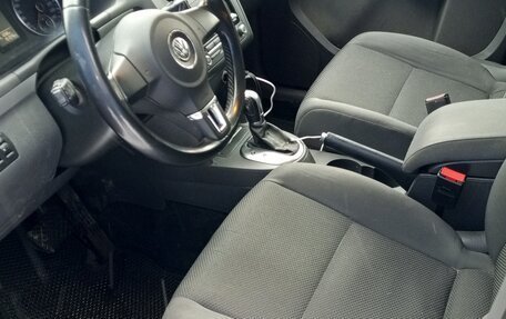 Volkswagen Touran III, 2011 год, 910 000 рублей, 7 фотография