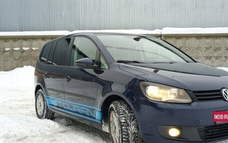 Volkswagen Touran III, 2011 год, 910 000 рублей, 2 фотография