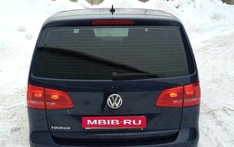 Volkswagen Touran III, 2011 год, 910 000 рублей, 4 фотография