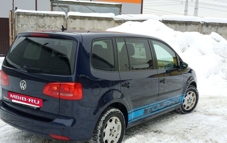 Volkswagen Touran III, 2011 год, 910 000 рублей, 3 фотография